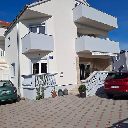 Apartment Violeta *