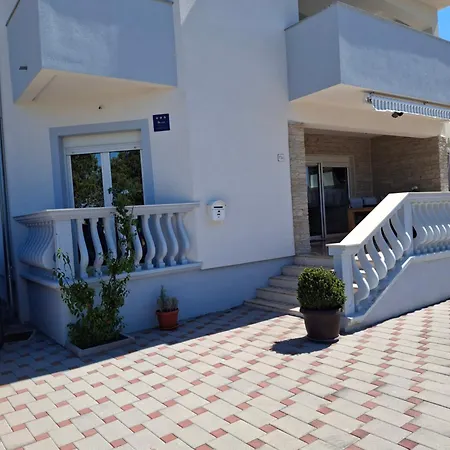 Apartment Violeta *
